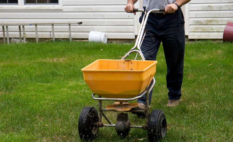Aeration buddy - fertilizing lawn in fall